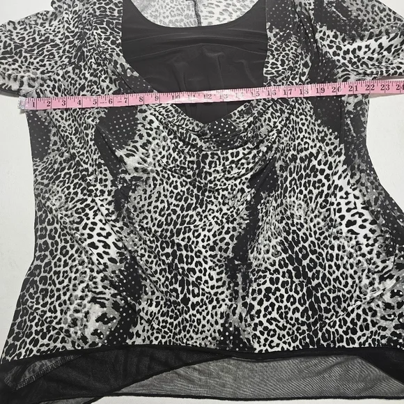 Suzie in the City 2X leapord print blouse - Picture 8 of 10